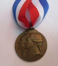 Load image into Gallery viewer, 1917 WW1 FRANCE DAY CHARITY PENDANT 28MM MEDAL LAFAYETTE WASHINGTON LAVRILLIER
