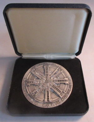 1991 PRESENTATION MEDAL FROM THE CONSTRUCTION OF THE CHANNEL TUNNEL BOXED.