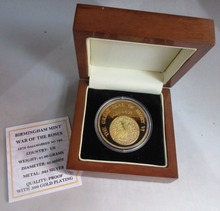 Load image into Gallery viewer, 1972 WAR OF THE ROSES BIRMINGHAM MINT HALLMARKED G/PLATE SILVER MEDAL COA BOX
