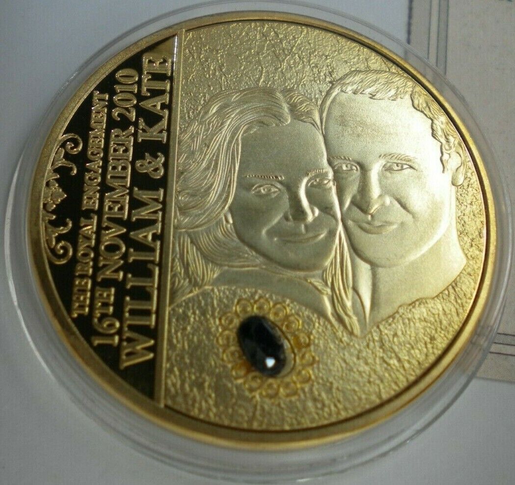 WILLIAM & KATE THE ROYAL ENGAGEMENT GOLD PLATED MEDALLION CAPSULE
