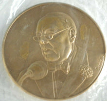 Load image into Gallery viewer, THE CHURCHILL MEDALS 4 GOLD / STERLING SILVER MEDALS 1974 BY JOHN PINCHES COA
