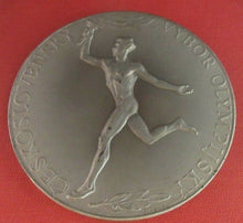 Load image into Gallery viewer, 1956 AUSTRAILIA OLYMPIC PARTICIPANT SILVER MEDAL VERY SCARCE IN ORIGINAL BOX
