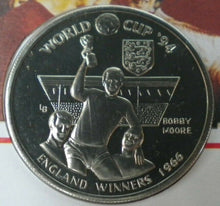 Load image into Gallery viewer, 1994 ENGLAND&#39;S FINEST CAPTAIN BOBBY MOORE WINNERS 1966 5 CROWN COIN COVER PNC
