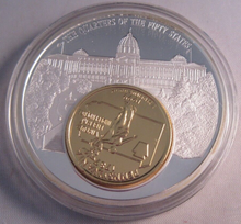 Load image into Gallery viewer, 2001 QUARTERS OF THE 50 STATES SILVER PLATED MEDAL GOLD PLATED QUARTER &amp; CAPSULE
