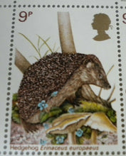 Load image into Gallery viewer, 1977 BRITISH WILDLIFE 9p BLOCK OF 10 STAMPS MNH &amp; TRAFFIC LIGHTS
