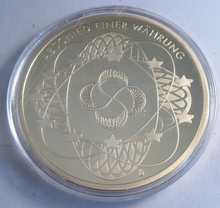 Load image into Gallery viewer, 2015 GERMAN BANKNOTE IMPRESSIONS 70MM MEDALLION GOLD PLATED PROOF CAPSULE &amp; COA
