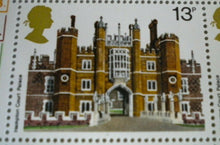 Load image into Gallery viewer, 1978  HAMPTON COURT PALACE 13p BLOCK OF 10 STAMPS MNH &amp; TRAFFIC LIGHTS
