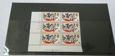 1968 HAPPY CHRISTMAS 4d BLOCK OF 6 STAMPS MNH WITH CLEAR FRONTED STAMP HOLDER