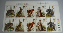 Load image into Gallery viewer, 1977 BRITISH WILDLIFE 9p BLOCK OF 10 STAMPS MNH &amp; TRAFFIC LIGHTS
