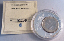 Load image into Gallery viewer, 1998 THE MONEY OF EUROPE SILVER PLATED 35MM MEDALLION WITH INSET EURO CAP &amp; COA
