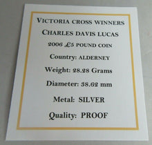 Load image into Gallery viewer, 2006 QEII VICTORIA CROSS WINNERS CHARLES DAVIS LUCAS S/PROOF £5 COIN BOX &amp; COA
