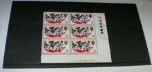 Load image into Gallery viewer, 1968 HAPPY CHRISTMAS 4d 6 STAMPS MNH INCLUDES TRAFFIC LIGHTS
