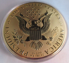 Load image into Gallery viewer, 2017 ABRAHAM LINCOLN &amp; JOHN F KENNEDY SWAROVSKI G/PLATED COPPER MEDAL SET BOXED
