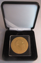 Load image into Gallery viewer, 1970 SIR ALF RAMSEY ENGLAND WORLD CUP DEFENDERS GOLD PLATED MEDAL WITH BOX
