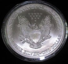 Load image into Gallery viewer, 2005 RMS TITANIC COLOURED 1oz .999 SILVER EAGLE DOLLAR WITH Box/COA NEWS REPORTS
