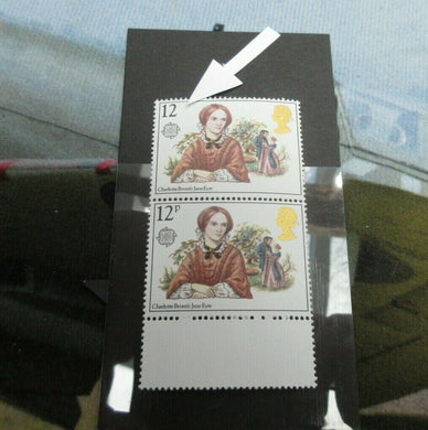 GB 1980 Bronte 12p vertical BLOCK OF 2 with MISSING 'p' in Value SG 1125Ea MNH