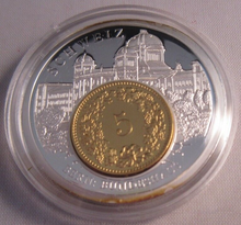 Load image into Gallery viewer, 2008 HISTORY OF THE SWISS FRANC SILVER PLATED 35MM MEDAL INSET 5 FRANC CAP &amp; COA
