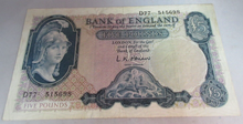 Load image into Gallery viewer, 1957 O&#39;BRIEN BRITANNIA FIVE POUND £5 NOTE FEB 1957 AEF D77 515698
