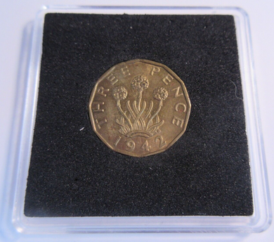 1942 KING GEORGE VI THRUPENCE BRASS UNC COIN WITH QUAD CAPSULE