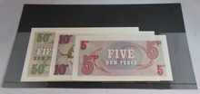 Load image into Gallery viewer, BRITAN ARMED FORCES 5P 10P 50P NOTES GEM Uncirculated IN NOTE HOLDER
