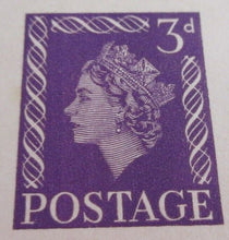 Load image into Gallery viewer, QUEEN ELIZABETH II 3d LETTER CARD UNUSED IN CLEAR FRONTED HOLDER
