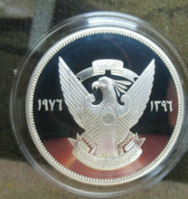 Load image into Gallery viewer, 1976 ROYAL MINT CONSERVATION SUDAN SHOE BILL STORK £2.50 SILVER COIN
