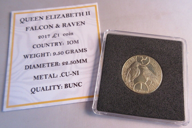 2017 QEII FALCON & RAVEN UK BUNC £1 COIN ENCAPSULATED WITH COA