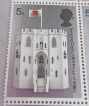 Load image into Gallery viewer, 1969 TYWYSOG CYMRU PRINCE OF WALES 5d 30 X STAMPS MNH WITH TRAFFIC LIGHTS
