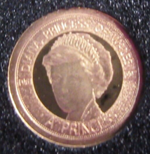 Load image into Gallery viewer, 1997 PORTRAITS OF A PRINCESS A PRINCESS MINITURE MEDAL .585 GOLD PROOF BOX &amp; COA
