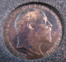Load image into Gallery viewer, 1902 EDWARD VII DARKENED BRONZE FARTHING EF-UNC IN QUADRANT CAPSULE &amp; BOX
