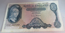 Load image into Gallery viewer, 1961 O&#39;BRIEN BRITANNIA FIVE POUND £5 NOTE JULY 1961 VF+ J12 037489
