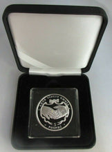 Load image into Gallery viewer, 1997 GOLDEN WEDDING BAND AMOR VINCIT OMNIA SILVER PROOF £5 FIVE POUND COIN BOXED
