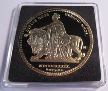 Load image into Gallery viewer, 2006 QUEEN VICTORIA UNA &amp; THE LION G/PLATED PROOF MEDAL CAPSULE BOX &amp; COA
