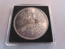 Load image into Gallery viewer, 1953 QUEEN ELIZABETH II IN REMEMBRANCE BUNC 5 SHILLINGS CROWN COIN BOX &amp; COA
