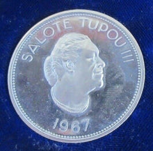 Load image into Gallery viewer, 1967 MEMORIAL QUEEN SALOTE TUPOU III OF TONGA PAANGA &amp; SENITI COIN SET BOXED
