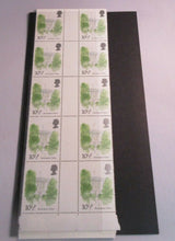 Load image into Gallery viewer, 1980 LONDON LANDMARKS BUCKINGHAM PALACE 10 1/2p GUTTER PAIRS 20 STAMPS MNH
