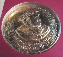 Load image into Gallery viewer, HENRY VIII MEDAL &amp; ELIZABETH I CROWN RE-STRIKE COIN PACK
