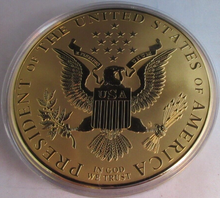 Load image into Gallery viewer, 2017 ABRAHAM LINCOLN &amp; JOHN F KENNEDY SWAROVSKI G/PLATED COPPER MEDAL SET BOXED
