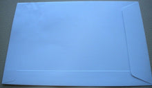 Load image into Gallery viewer, 2011 WILLIAM &amp; KATE - A ROYAL LOVE STORY - NATIONAL WAR MEMORIAL, OTTAWA COVER
