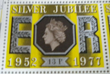 Load image into Gallery viewer, 1977 SILVER JUBILEE 1952-1977 13p BLOCK OF 10 STAMPS MNH &amp; TRAFFIC LIGHTS
