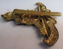 Load image into Gallery viewer, ROYAL ARTILERY OFFICERS CAP BADGE GUILT BRASS
