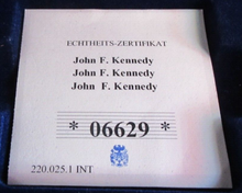 Load image into Gallery viewer, 2017 ABRAHAM LINCOLN &amp; JOHN F KENNEDY SWAROVSKI G/PLATED COPPER MEDAL SET BOXED
