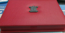 Load image into Gallery viewer, 1965 UK QUEEN ELIZABETH II CHURCHILL CROWN SET IN ROYAL MINT LEATHER BOOK RED
