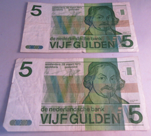 Load image into Gallery viewer, AMSTERDAM DE NEDERLANDSCHE BANK VIJF GULDEN 5 BANKNOTES- PLEASE SEE PHOTOS
