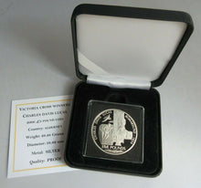 Load image into Gallery viewer, 2006 QEII VICTORIA CROSS WINNERS CHARLES DAVIS LUCAS S/PROOF £5 COIN BOX &amp; COA
