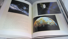 Load image into Gallery viewer, 2004 THE HISTORY OF FLIGHT DAVID SIMONS &amp; THOMAS WITHINGTON HARDBACK BOOK
