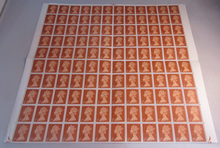 Load image into Gallery viewer, 1968 MACHIN DEFINITIVE HALF SHEET 1/2d 120 X STAMPS MNH &amp; STAMP HOLDER
