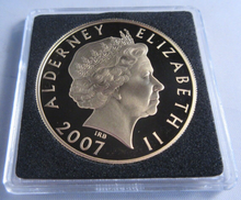 Load image into Gallery viewer, 2007 QEII QUEEN ANNE HISTORY OF THE MONARCHY ALDERNEY S/PROOF £5 COIN BOX &amp; COA
