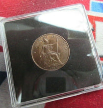 Load image into Gallery viewer, 1918 GEORGE V FARTHING END OF WWI UNC IN LIGHTHOUSE QUAD CAPSULE
