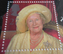 Load image into Gallery viewer, 2000 100TH YEAR OF HM QUEEN ELIZABETH THE QUEEN MOTHER BUNC £5 COIN COVER PNC
